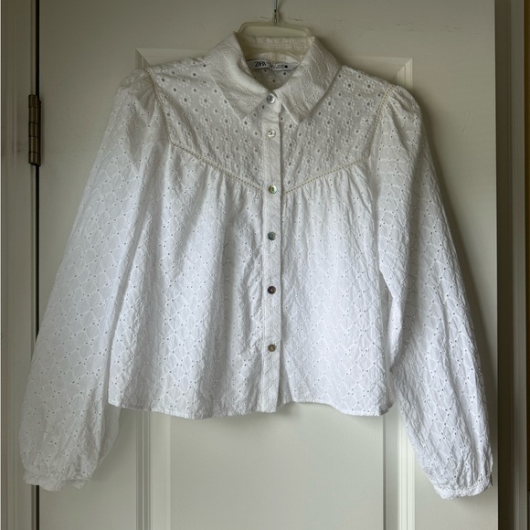 White Eyelet Zara Cropped Blouse w/ pearlized buttons - Picture 1 of 9